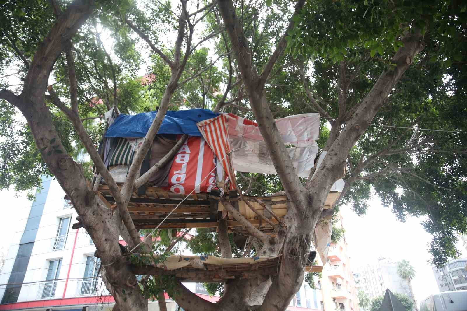 Bu evi gören dönüp bir daha bakıyor