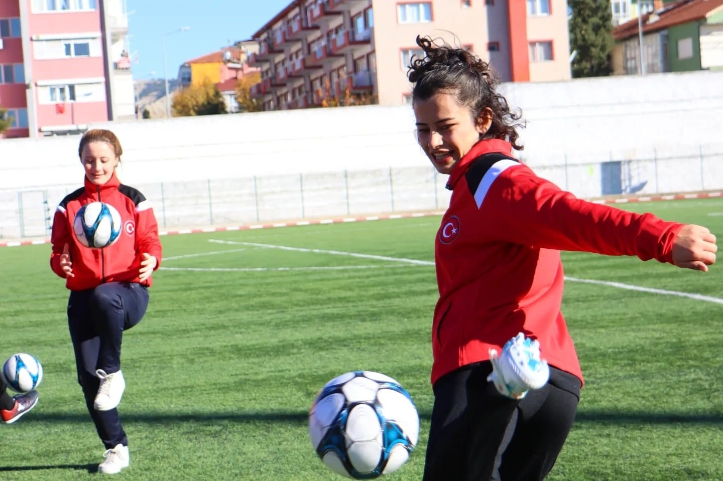 Burdur'da kurulan kadın futbol kulübü sahaya indi