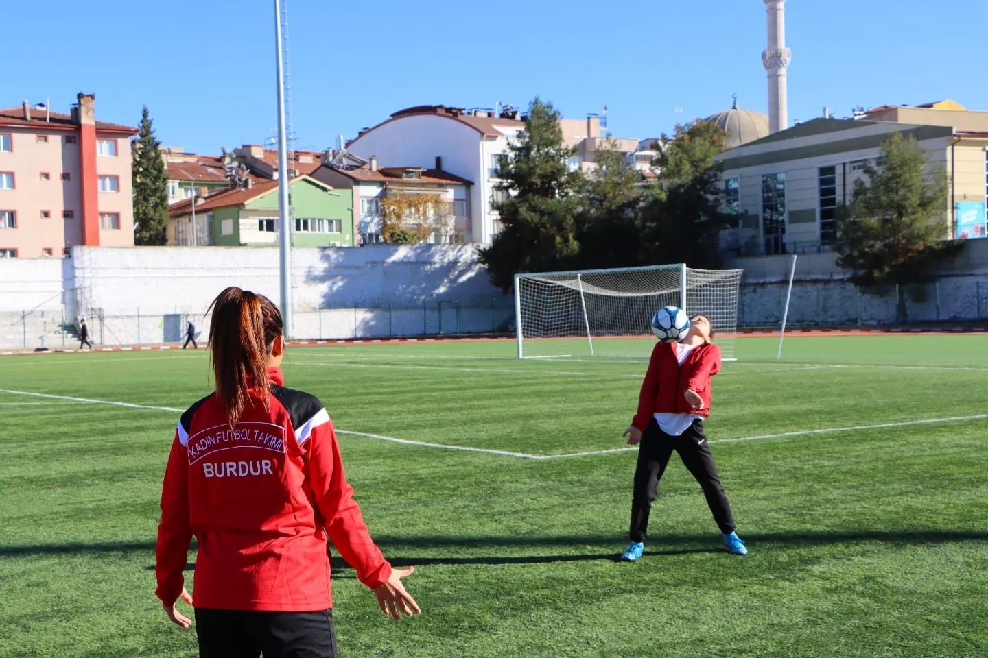 Burdur'da kurulan kadın futbol kulübü sahaya indi
