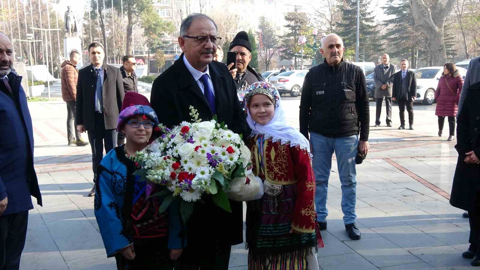 Çevre Şehircilik ve İklim Değişikliği Bakanı Özhaseki: "Ekonomi dimdik ayakta"