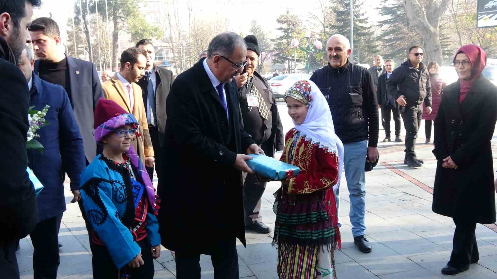 Çevre Şehircilik ve İklim Değişikliği Bakanı Özhaseki: "Ekonomi dimdik ayakta"