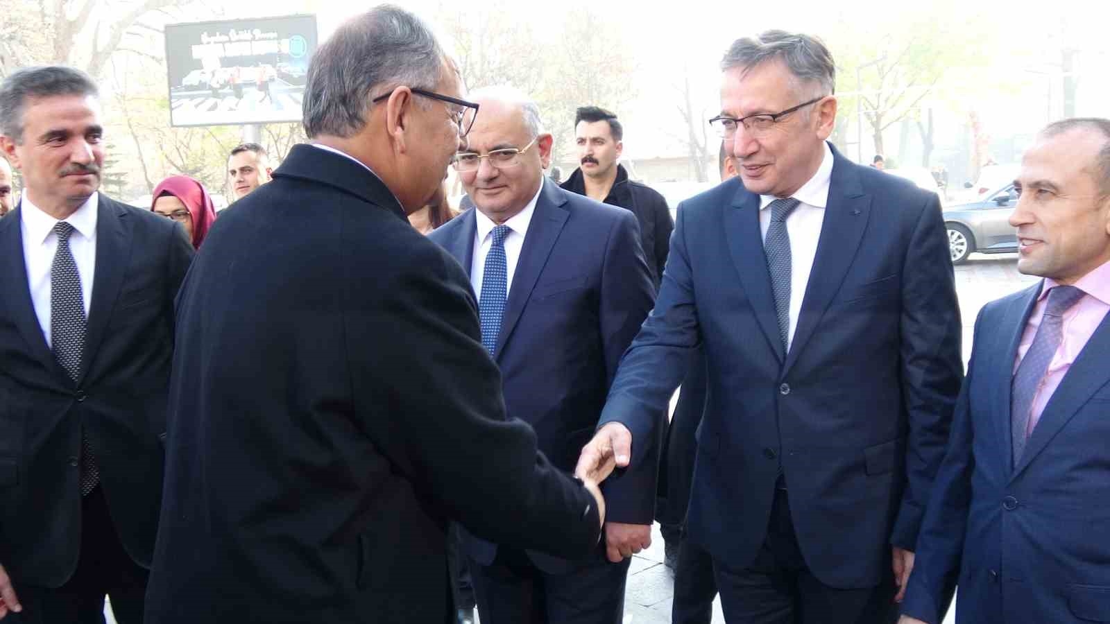 Çevre Şehircilik ve İklim Değişikliği Bakanı Özhaseki: "Ekonomi dimdik ayakta"