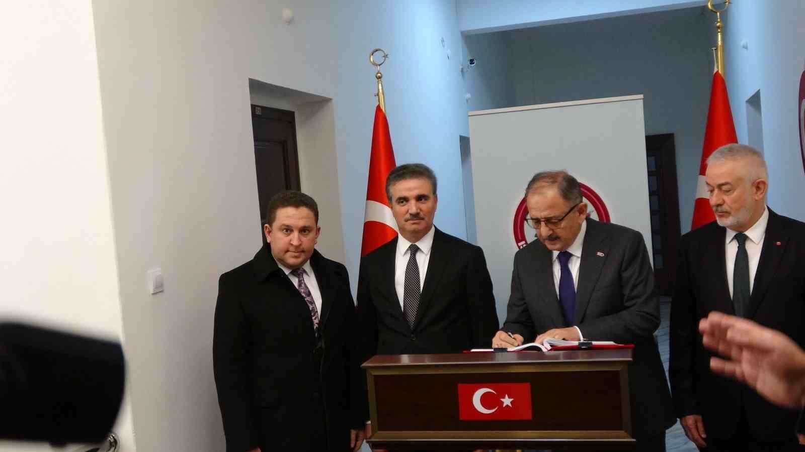 Çevre Şehircilik ve İklim Değişikliği Bakanı Özhaseki: "Ekonomi dimdik ayakta"