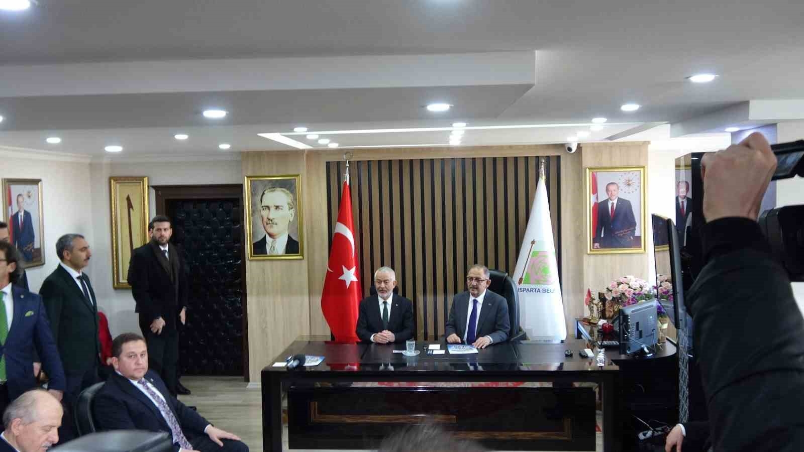 Çevre Şehircilik ve İklim Değişikliği Bakanı Özhaseki: "Ekonomi dimdik ayakta"