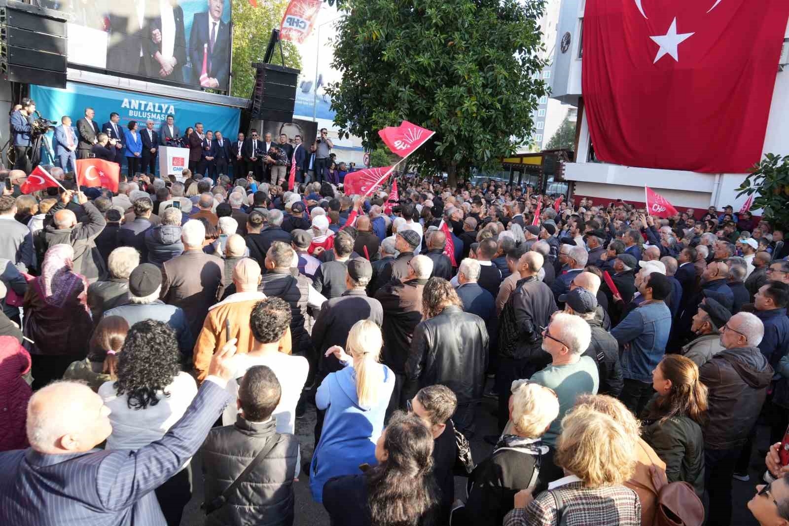 CHP Genel Başkanı Özel: "Türkiye'yi AB'nin tam üyesi haline getireceğiz"