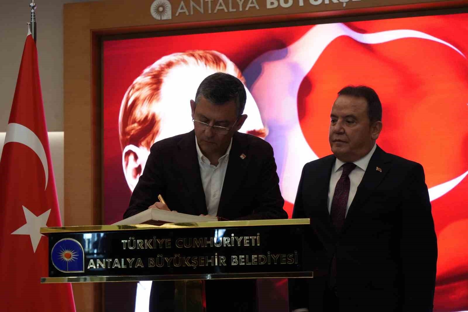 CHP Genel Başkanı Özel: "Türkiye'yi AB'nin tam üyesi haline getireceğiz"