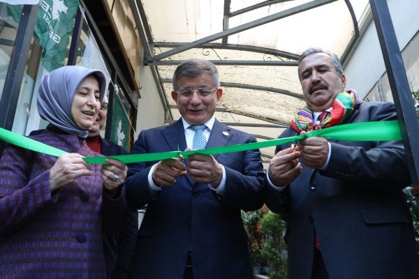 Davutoğlu:"Makamlar kişiye değil millete ait"