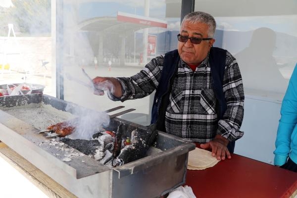 Depremden kurtulup yeni hayata başladığı Burdur'da, kanseri de yendi