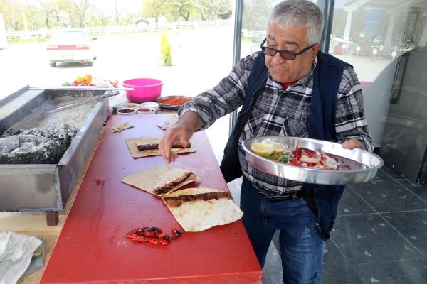 Depremden kurtulup yeni hayata başladığı Burdur'da, kanseri de yendi