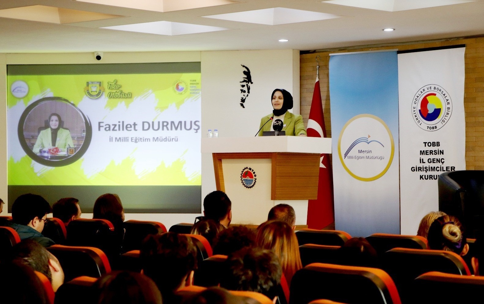 Durmuş: "Evlatlarımızı Türkiye Yüzyılının mimarı yapmak için her türlü desteği sunuyoruz"