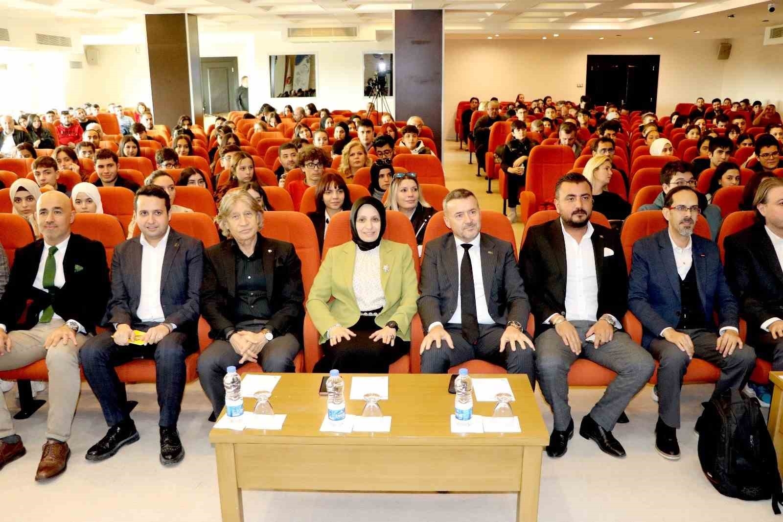 Durmuş: "Evlatlarımızı Türkiye Yüzyılının mimarı yapmak için her türlü desteği sunuyoruz"