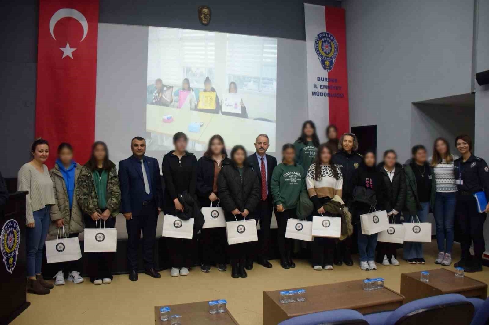 Emniyet ekiplerinin mutlu geleceğe el ele projesi tamamlandı