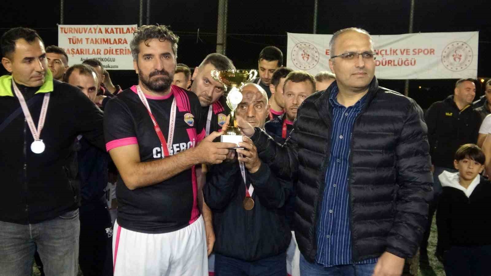 Erdemli'de halı saha turnuvasının şampiyonu Jandarma oldu