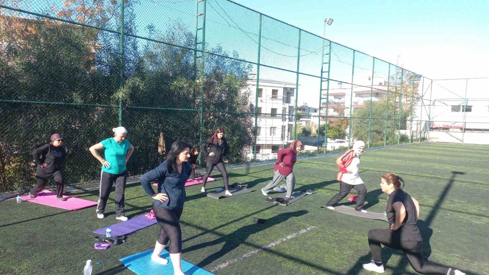 Ev hanımları güne sabah sporuyla başlıyor
