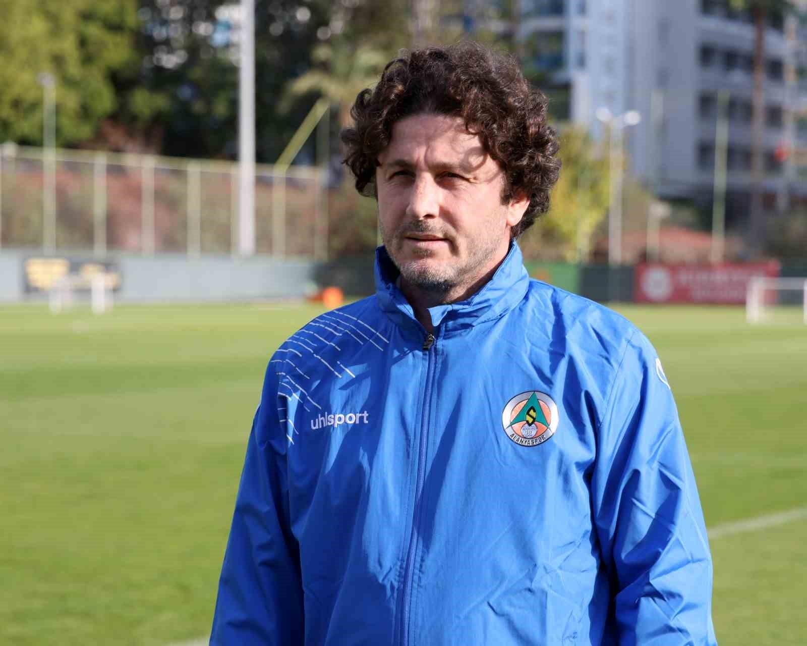 Fatih Tekke: "Bulunduğumuz yerden stres yapmadan bir an önce kurtulmak istiyoruz"