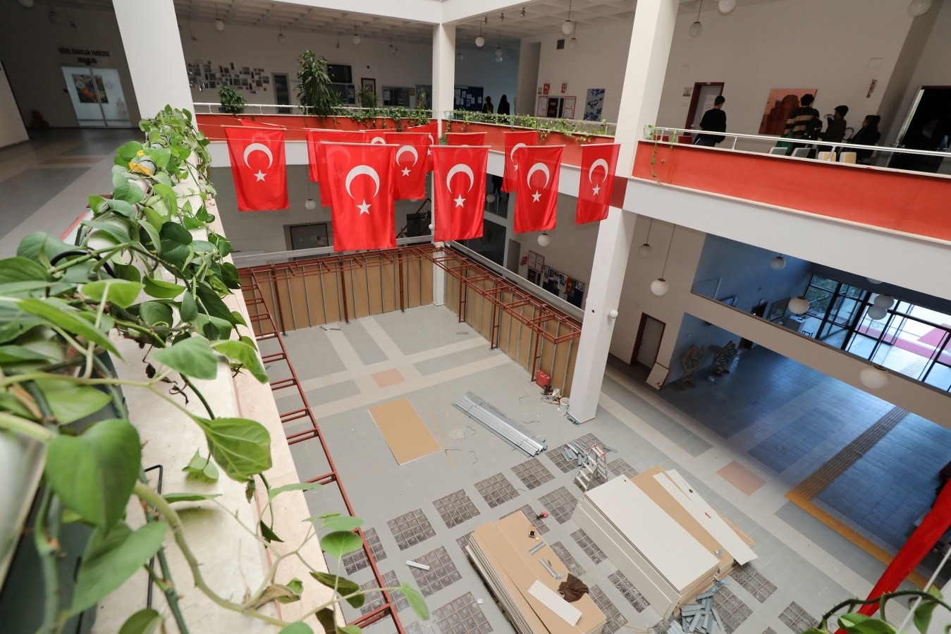 Fikret Otyam ismi AÜ'de yaşayacak