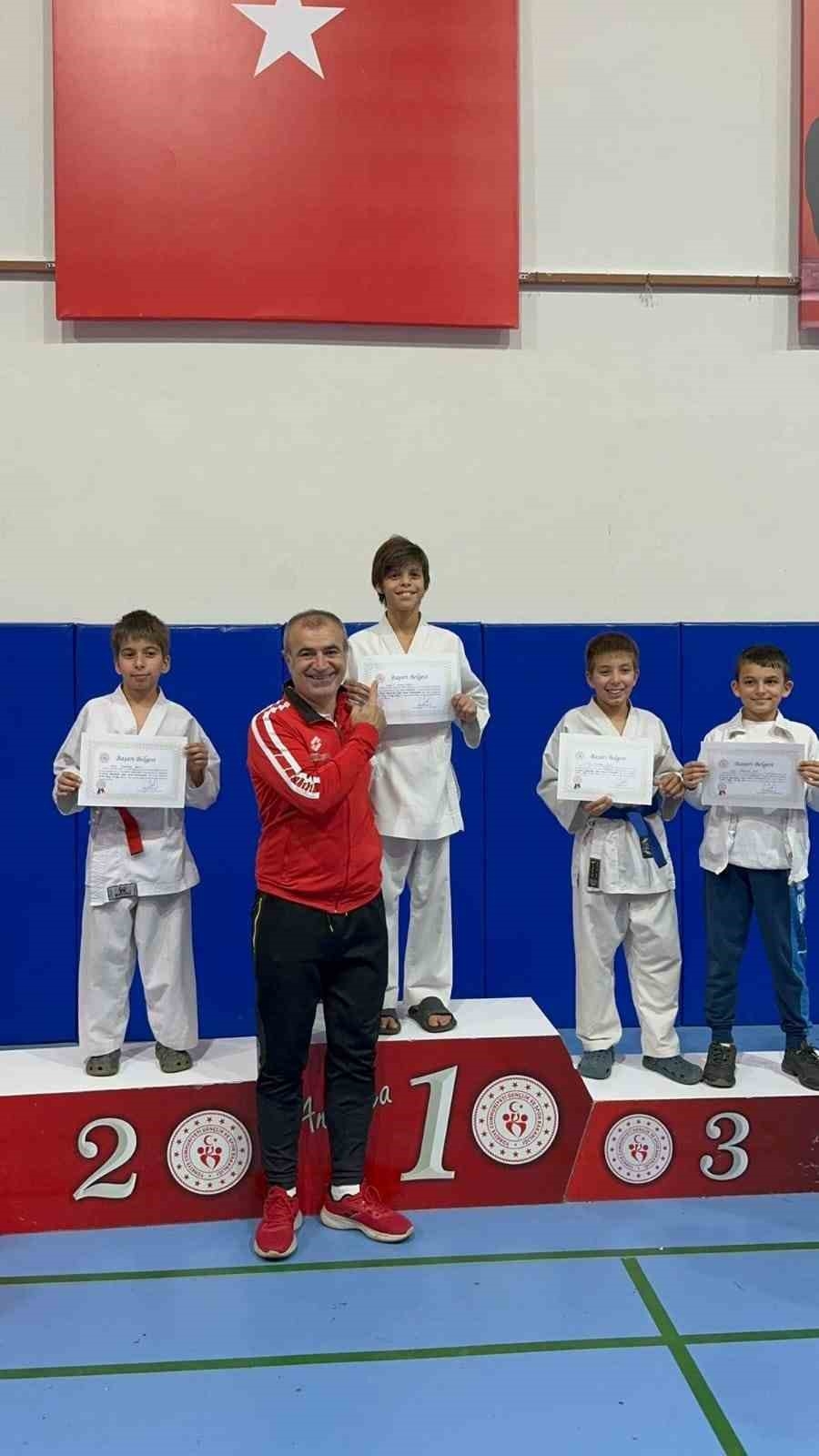 Kemer Belediyesi karate takımından 14 madalya