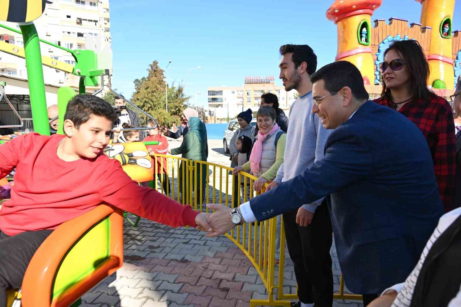 Kepez Belediyesi özel çocukları Lunapark'ta ağırladı