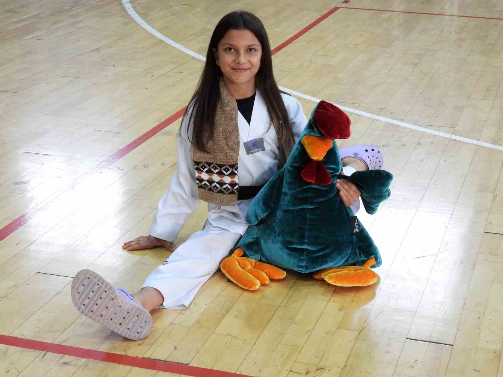 Kepezspor'dan depremzede çocuklara oyuncak