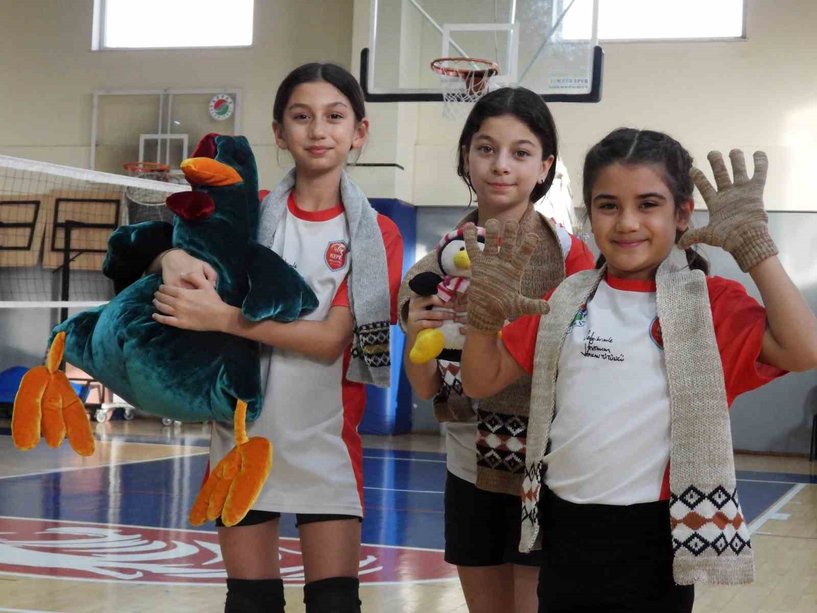 Kepezspor'dan depremzede çocuklara oyuncak