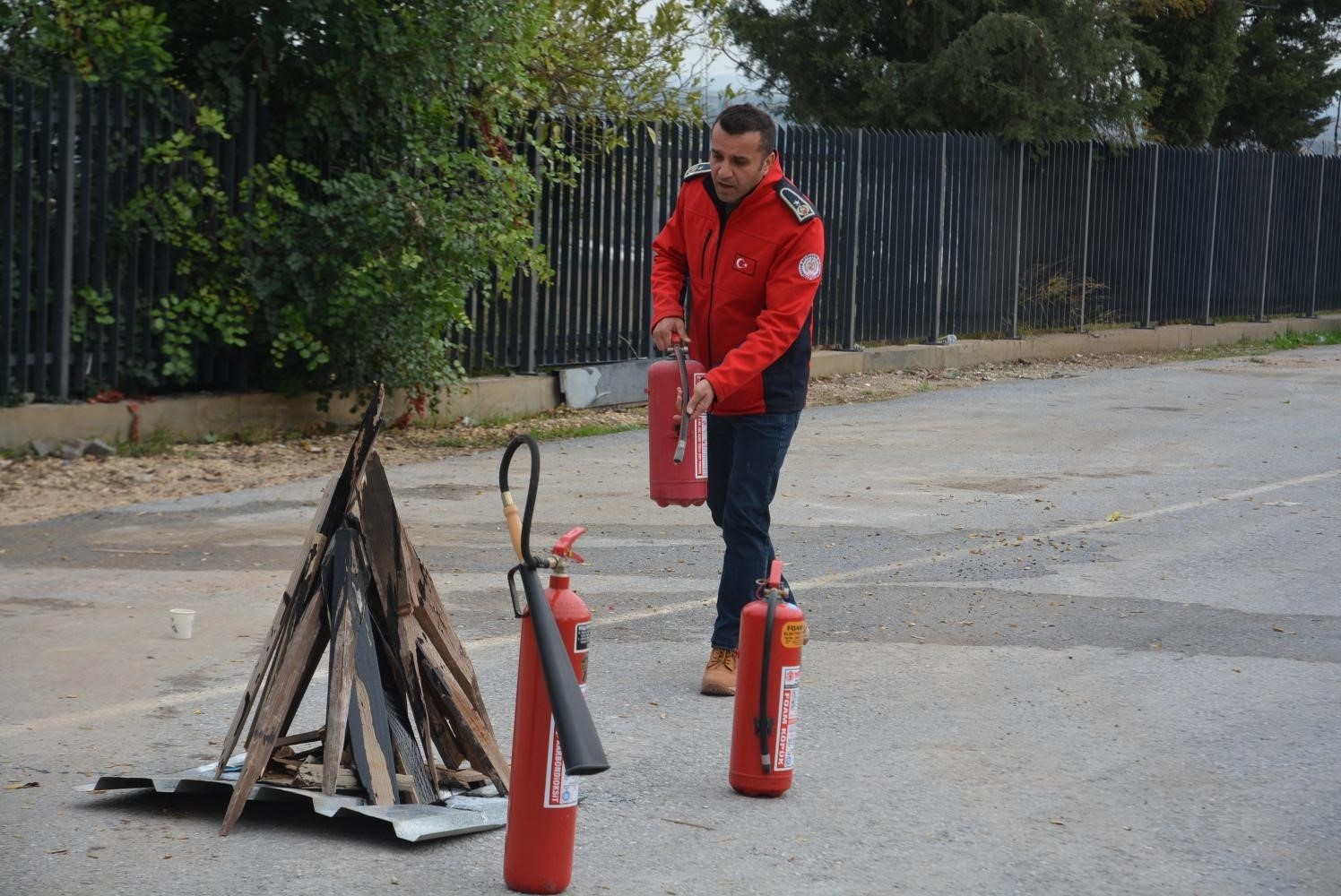 Mersin Büyükşehir Belediyesi personeline 'yangına müdahale' eğitimi
