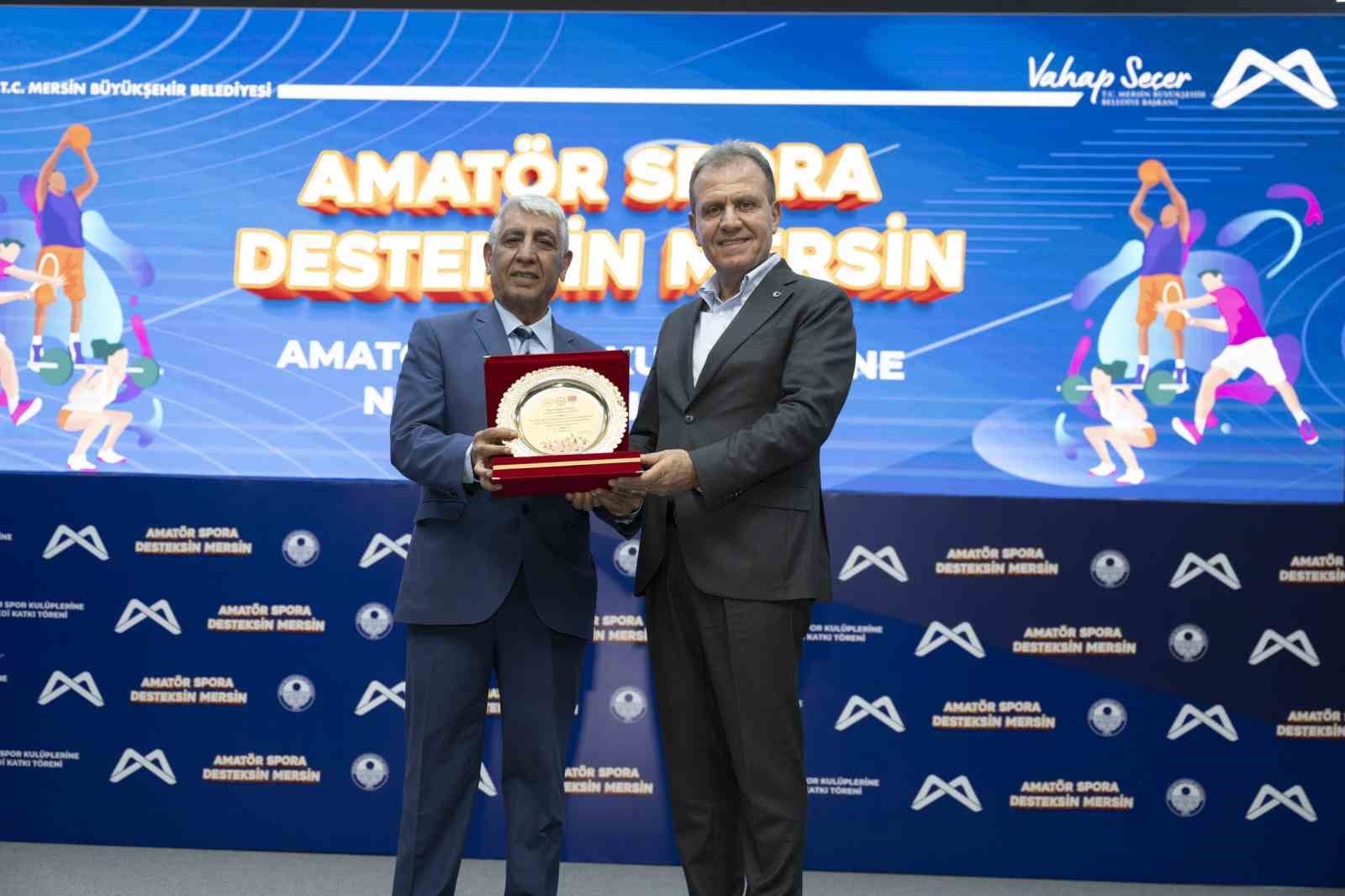 Mersin Büyükşehir Belediyesinden amatör kulüplere 7 milyon 470 lira destek