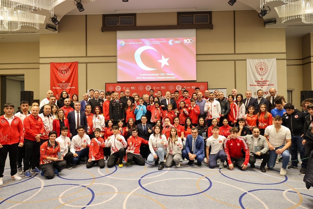 Mersin'de başarılı sporcular ödüllendirildi