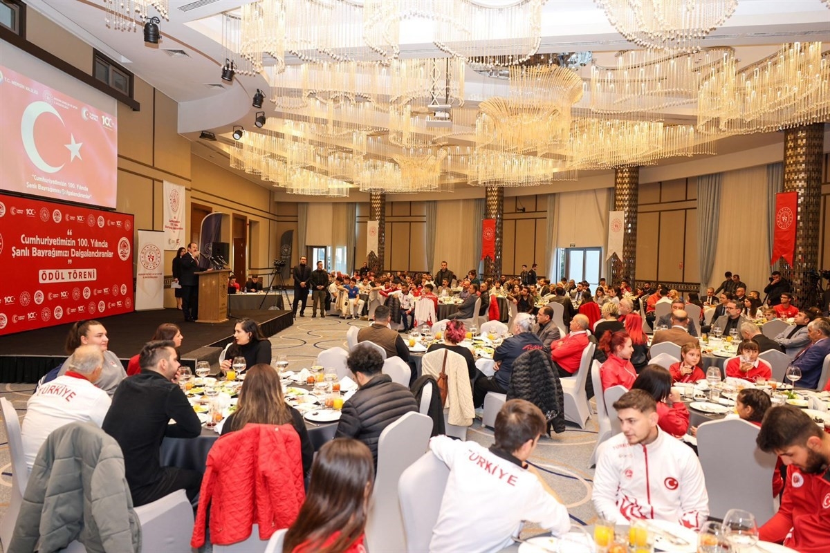 Mersin'de başarılı sporcular ödüllendirildi