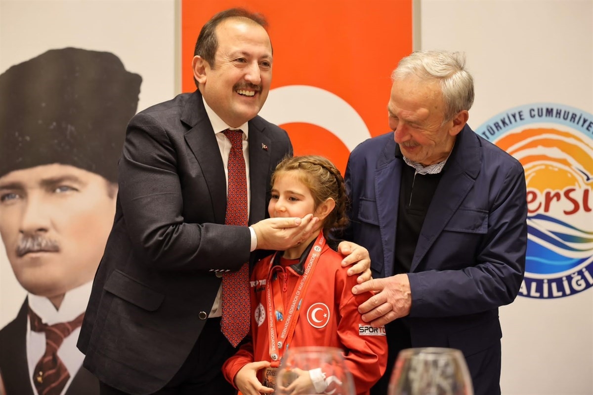 Mersin'de başarılı sporcular ödüllendirildi