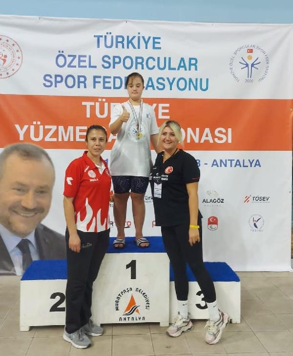 Muğlalı Elif'ten 4 altın madalya