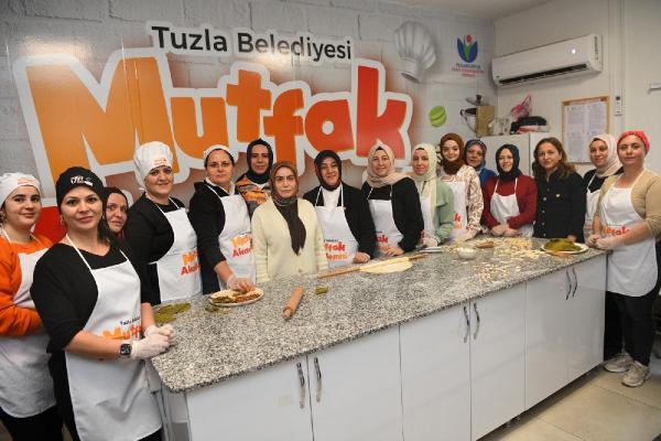 Mutfak Akademisi kursiyerleri yerli ürünlerle yardım yemekleri hazırladı