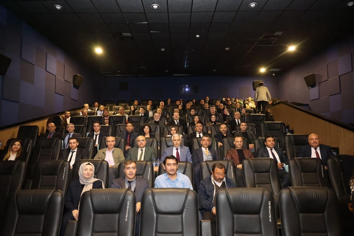 Öğretmenler 'Aybüke: Öğretmen Oldum Ben' filmini izledi