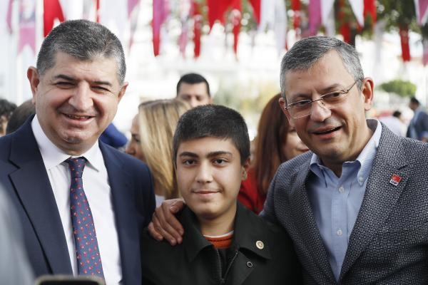 Özgür Özel, Şükrü Sözen ilk adaylık ilanıdır