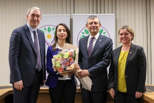 Özgür Özel'den DEM Parti'ye ziyaret; Diyaloğumuz sürecek
