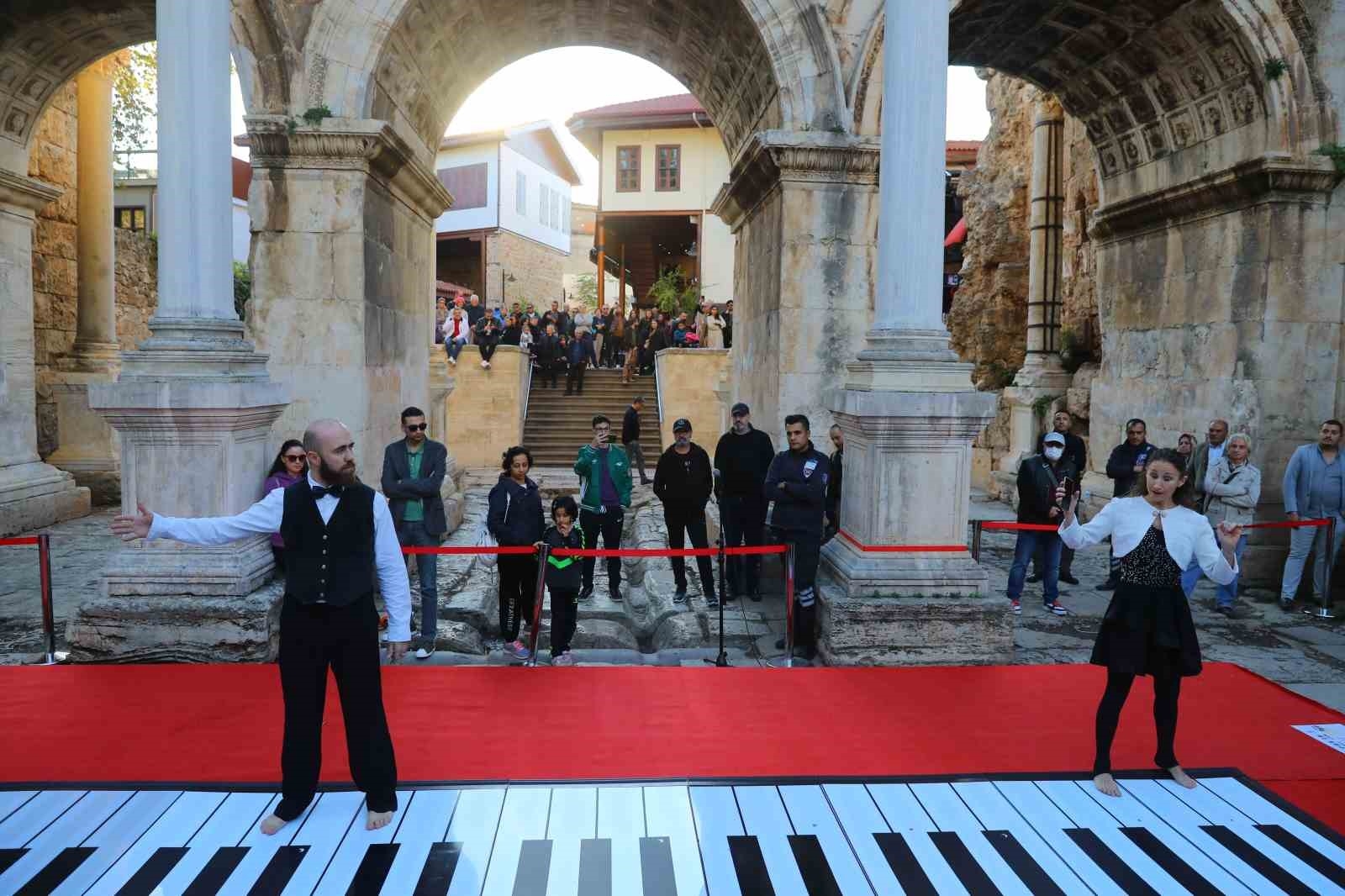 Piyanonun ustaları yeniden Antalya'da