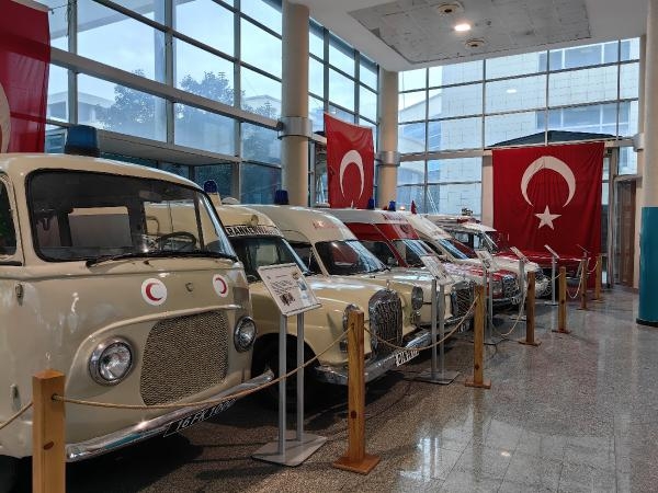 Sağlık hizmetinde evrim bu müzede; 1'inci Dünya Savaşı'ndaki ambulans da sergide