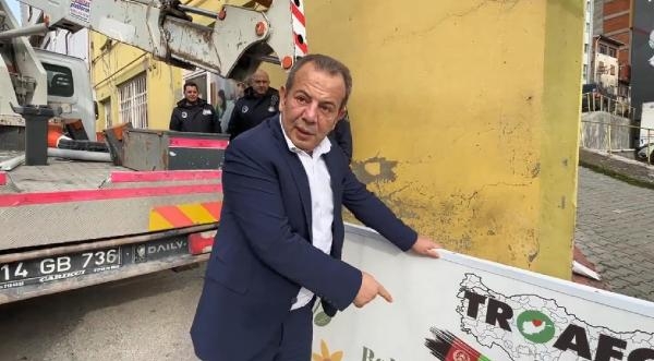 Tanju Özcan, Afgan sığınmacıların kurduğu derneğin tabelasını söktü
