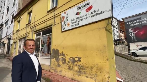 Tanju Özcan, Afgan sığınmacıların kurduğu derneğin tabelasını söktü