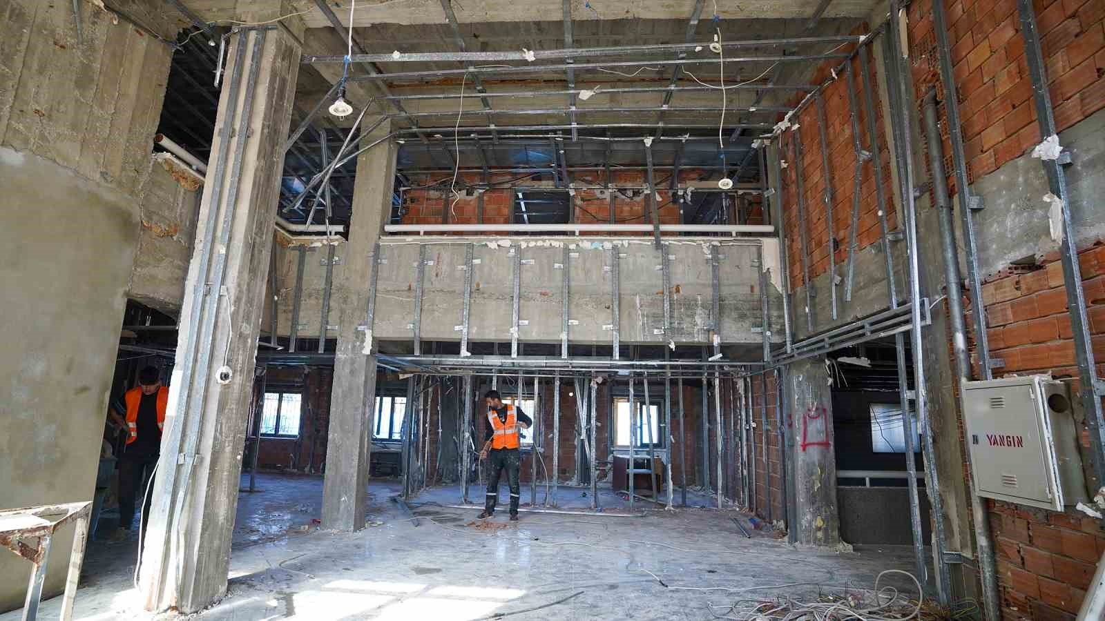 Tarsus'ta 75. Yıl Kültür Merkezi yenileniyor