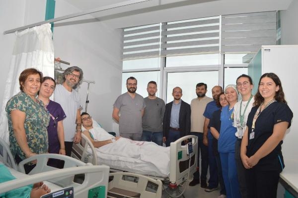 Tıp öğrencisi stajda gönüllü denek oldu, kalbinde delik tespit edildi