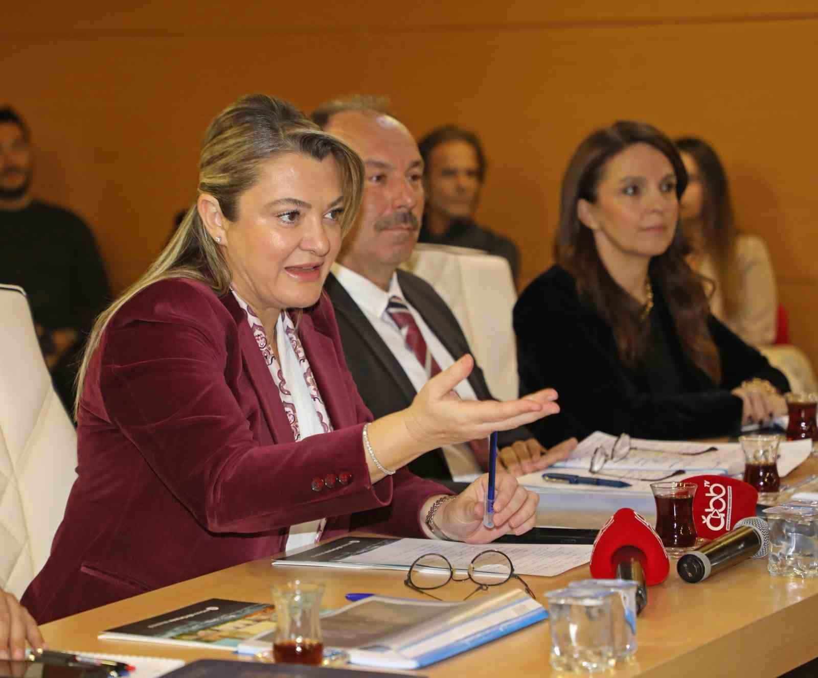 Tuncer: "Kentin görünen yüzü, vizyonu, Konyaaltı Sahili yaşatılmalı"