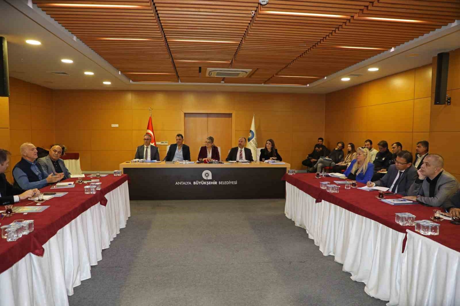Tuncer: "Kentin görünen yüzü, vizyonu, Konyaaltı Sahili yaşatılmalı"
