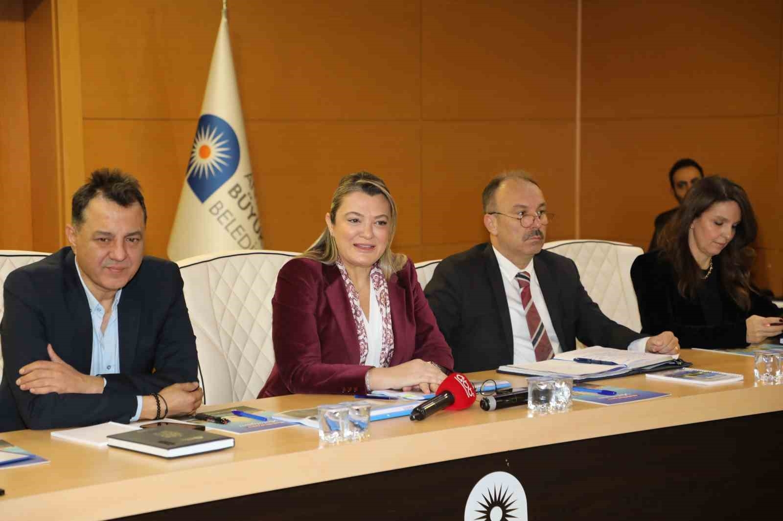 Tuncer: "Kentin görünen yüzü, vizyonu, Konyaaltı Sahili yaşatılmalı"