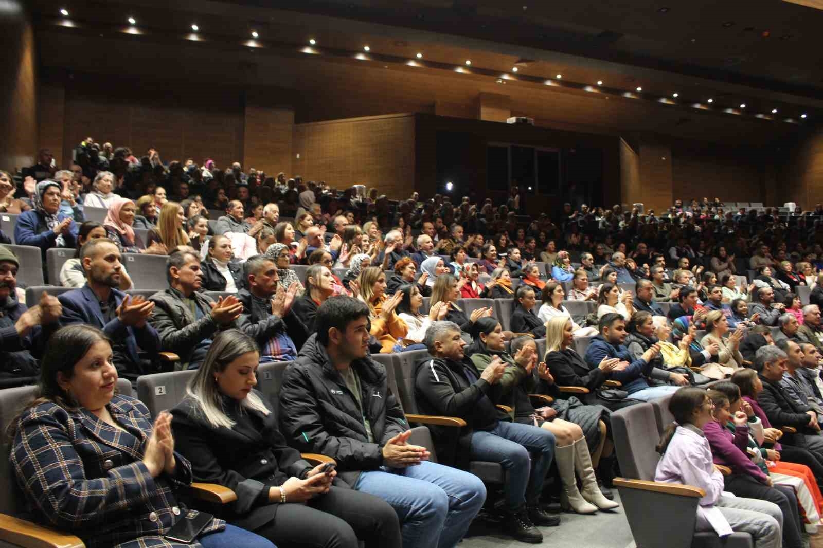 Türk Halk Müziği Korusu'ndan ilk konser