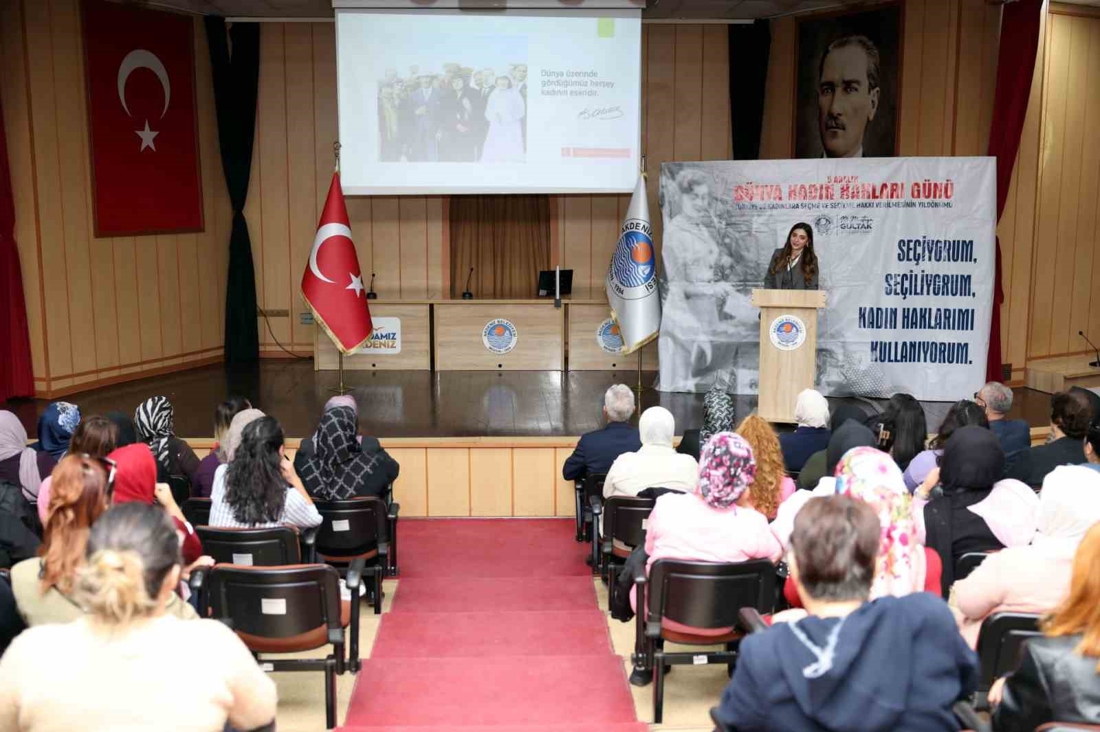 'Türkiye yüzyılında kadın hakkı' konferansı
