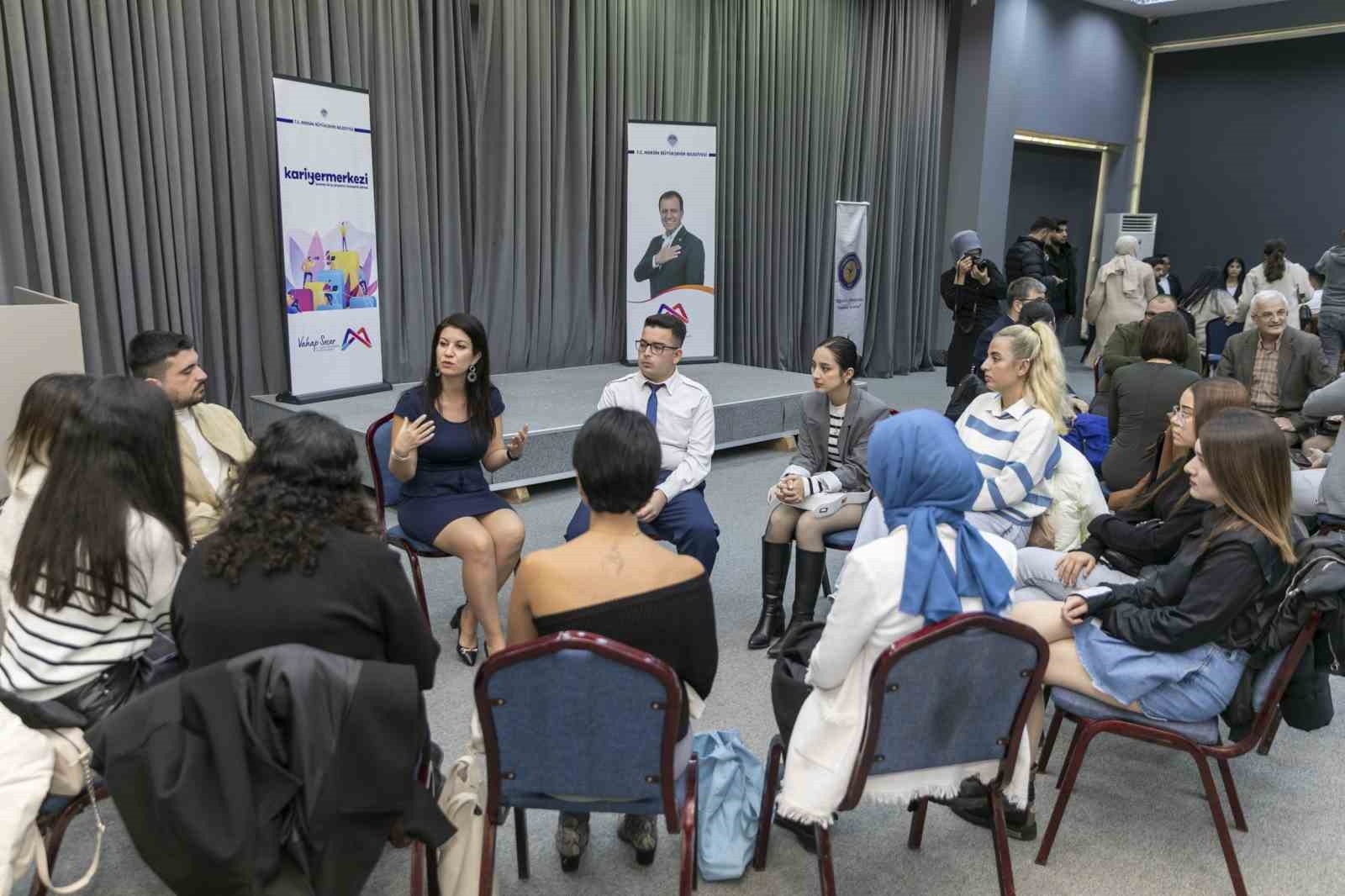 Üniversiteliler mentorluk programıyla iş dünyasına hazırlanıyor