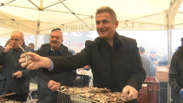 Ziyaretçilere 3,5 ton hamsi dağıtıldı