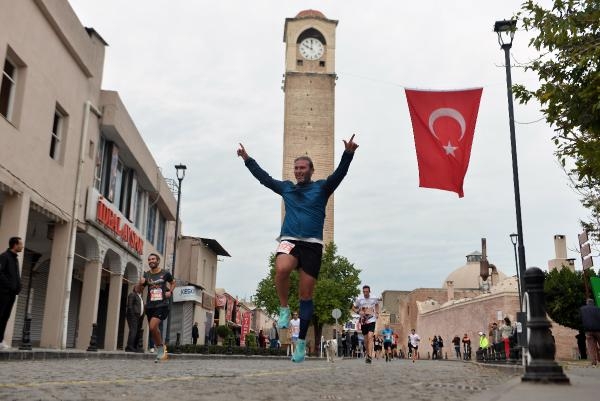 14'üncü Uluslararası 5 Ocak Adana Kurtuluş Yarı Maratonu koşuldu