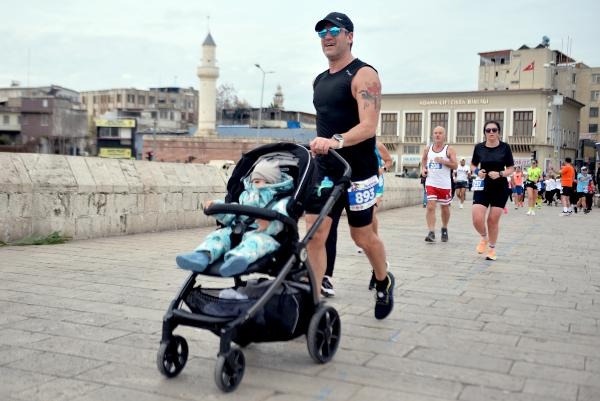 14'üncü Uluslararası 5 Ocak Adana Kurtuluş Yarı Maratonu koşuldu