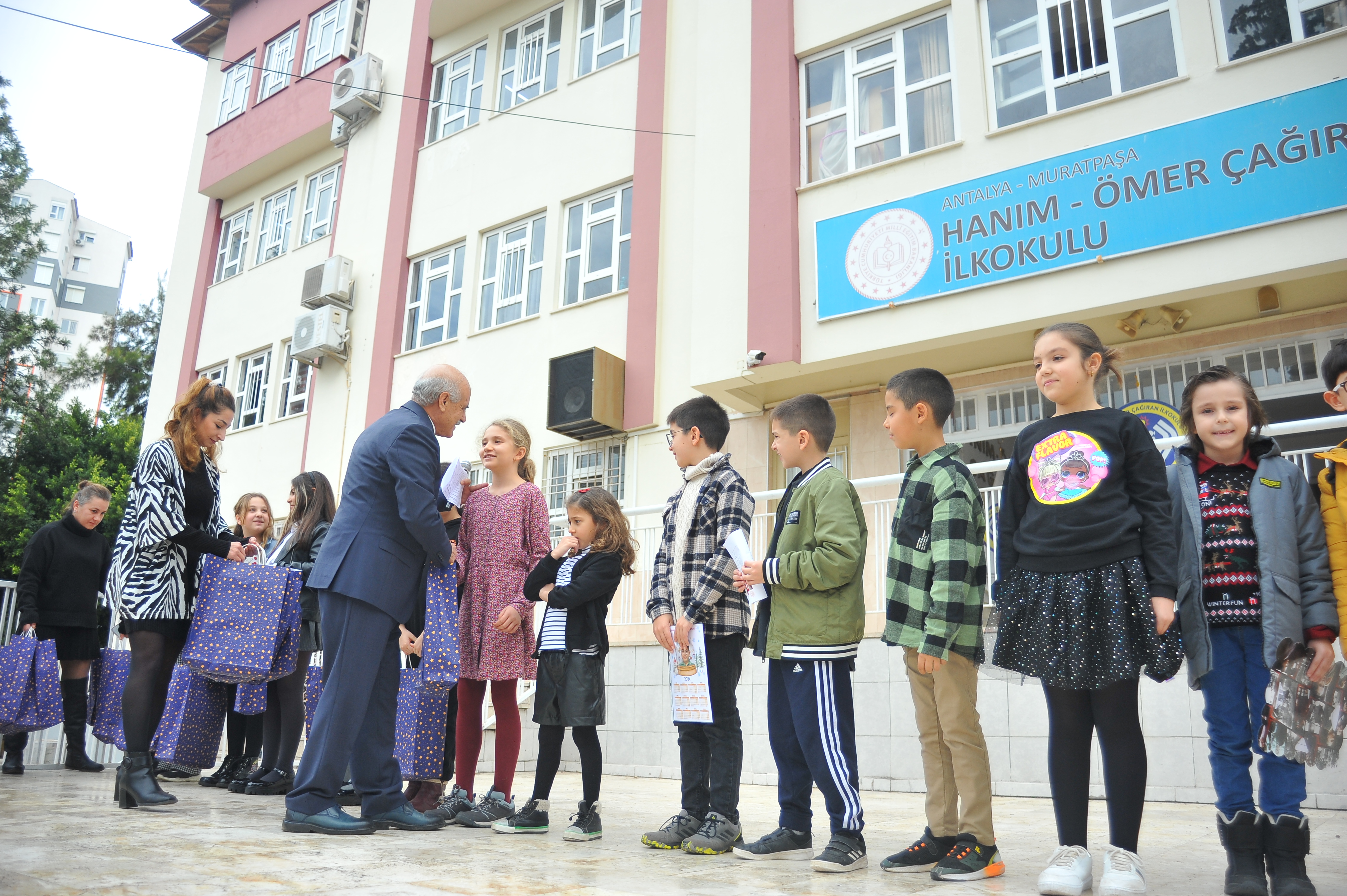 Okullarda yarıyıl tatili heyecanı, karneler alındı